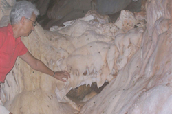 Flowstone Nani cave 